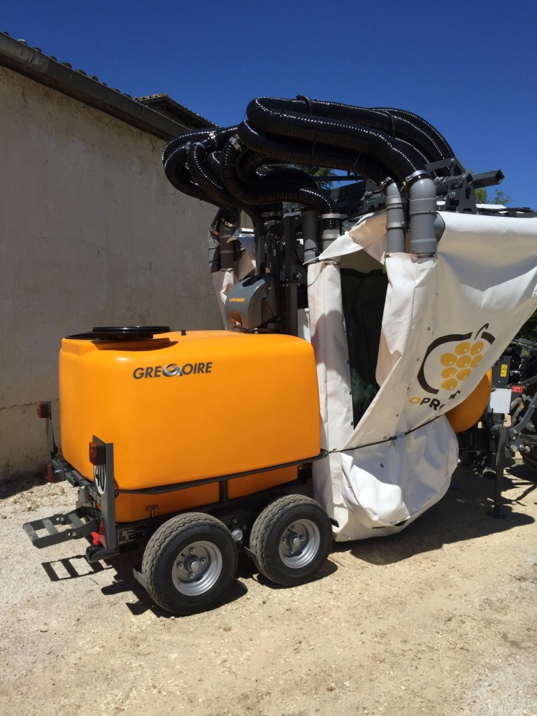 Confined treatment sprayer